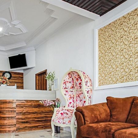 Oyo 90221 Makarim Guest House Syariah Pangkalanbuun Kültér fotó
