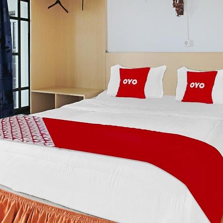 Oyo 90221 Makarim Guest House Syariah Pangkalanbuun Kültér fotó