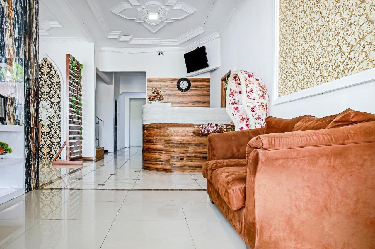 Oyo 90221 Makarim Guest House Syariah Pangkalanbuun Kültér fotó