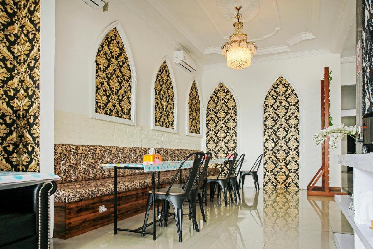 Oyo 90221 Makarim Guest House Syariah Pangkalanbuun Kültér fotó