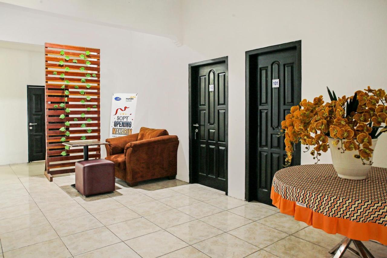 Oyo 90221 Makarim Guest House Syariah Pangkalanbuun Kültér fotó