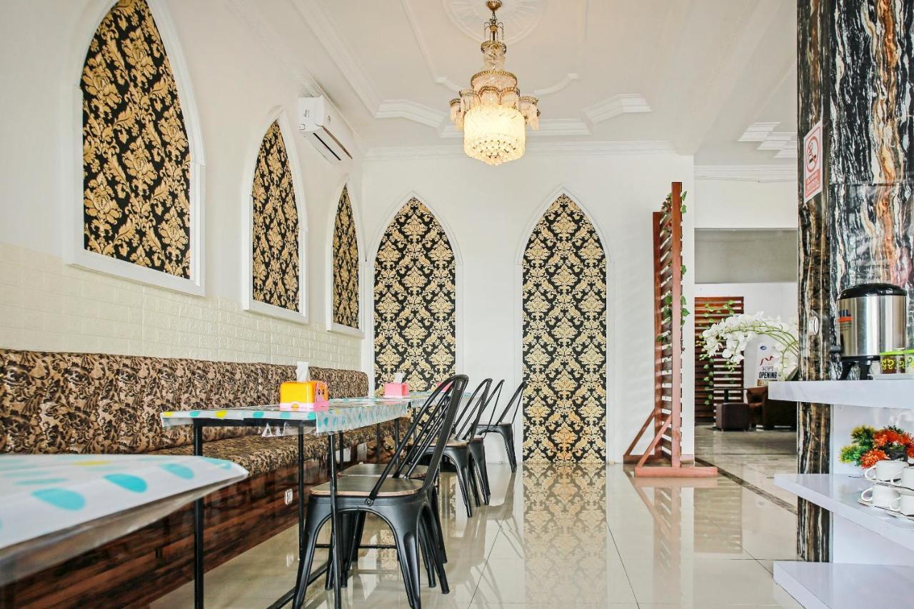 Oyo 90221 Makarim Guest House Syariah Pangkalanbuun Kültér fotó
