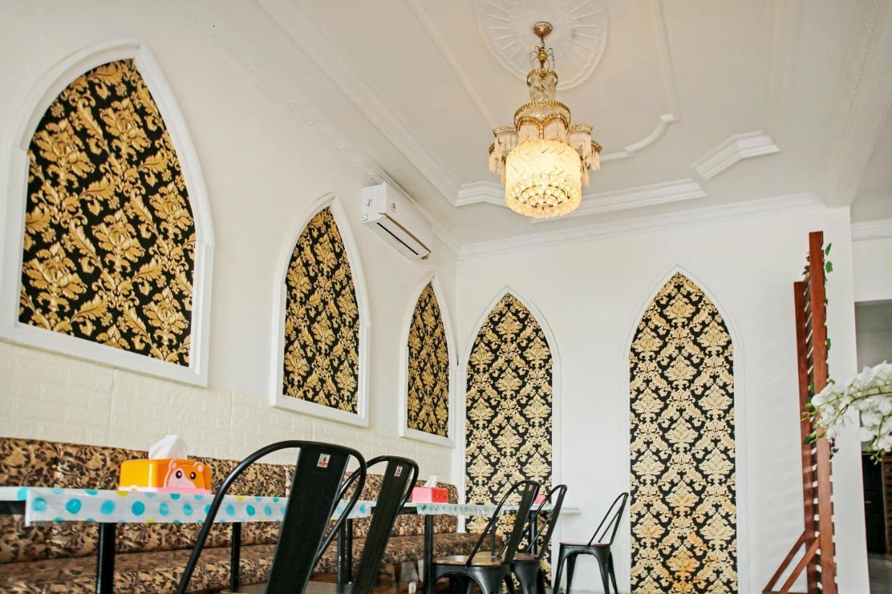 Oyo 90221 Makarim Guest House Syariah Pangkalanbuun Kültér fotó