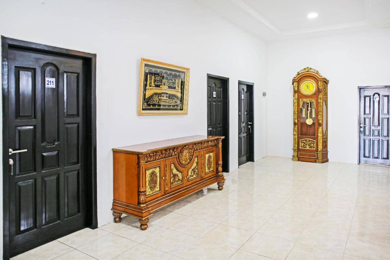 Oyo 90221 Makarim Guest House Syariah Pangkalanbuun Kültér fotó