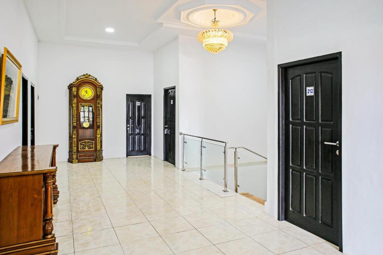 Oyo 90221 Makarim Guest House Syariah Pangkalanbuun Kültér fotó