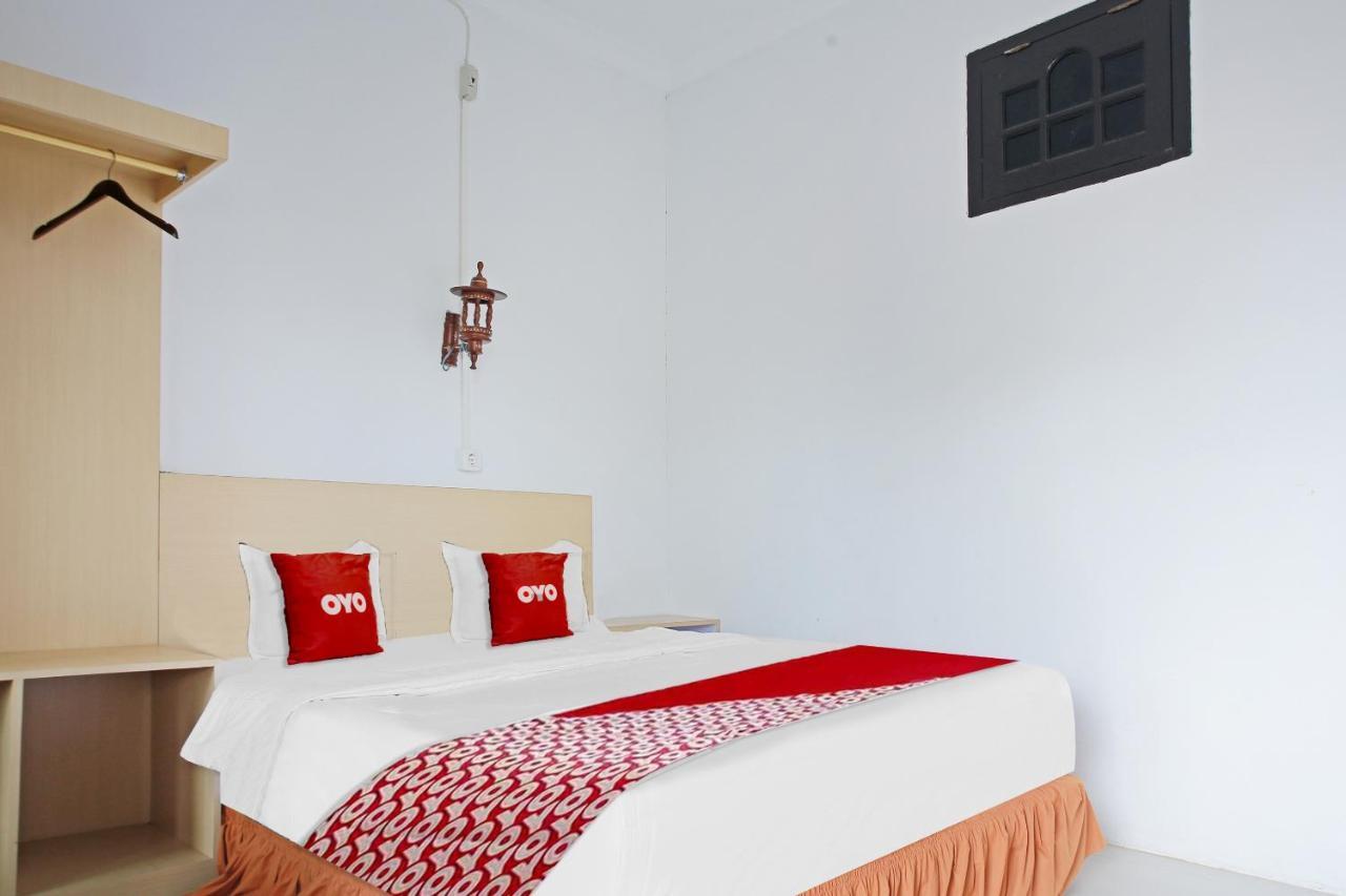 Oyo 90221 Makarim Guest House Syariah Pangkalanbuun Kültér fotó