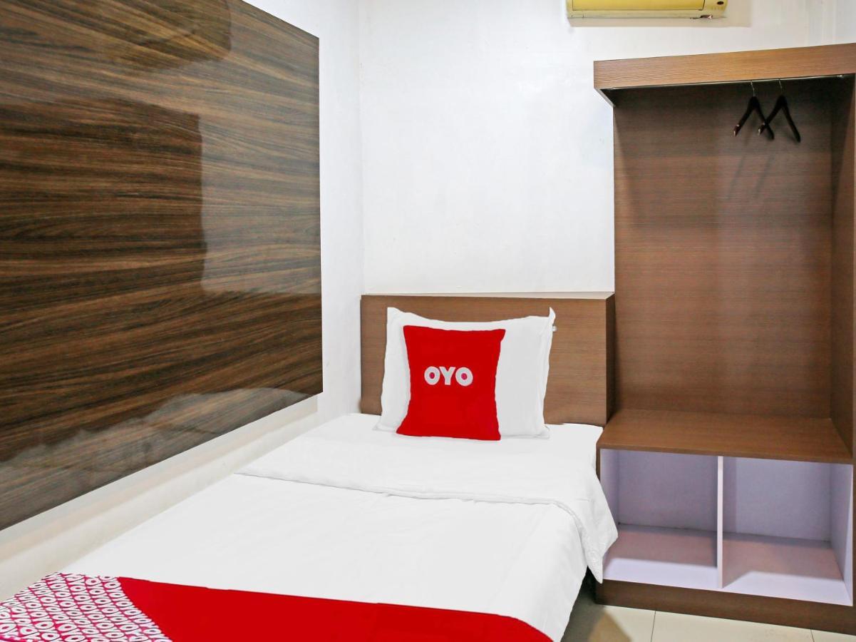 Oyo 90221 Makarim Guest House Syariah Pangkalanbuun Kültér fotó