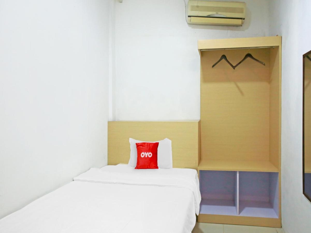 Oyo 90221 Makarim Guest House Syariah Pangkalanbuun Kültér fotó
