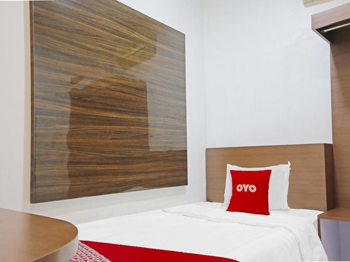 Oyo 90221 Makarim Guest House Syariah Pangkalanbuun Kültér fotó