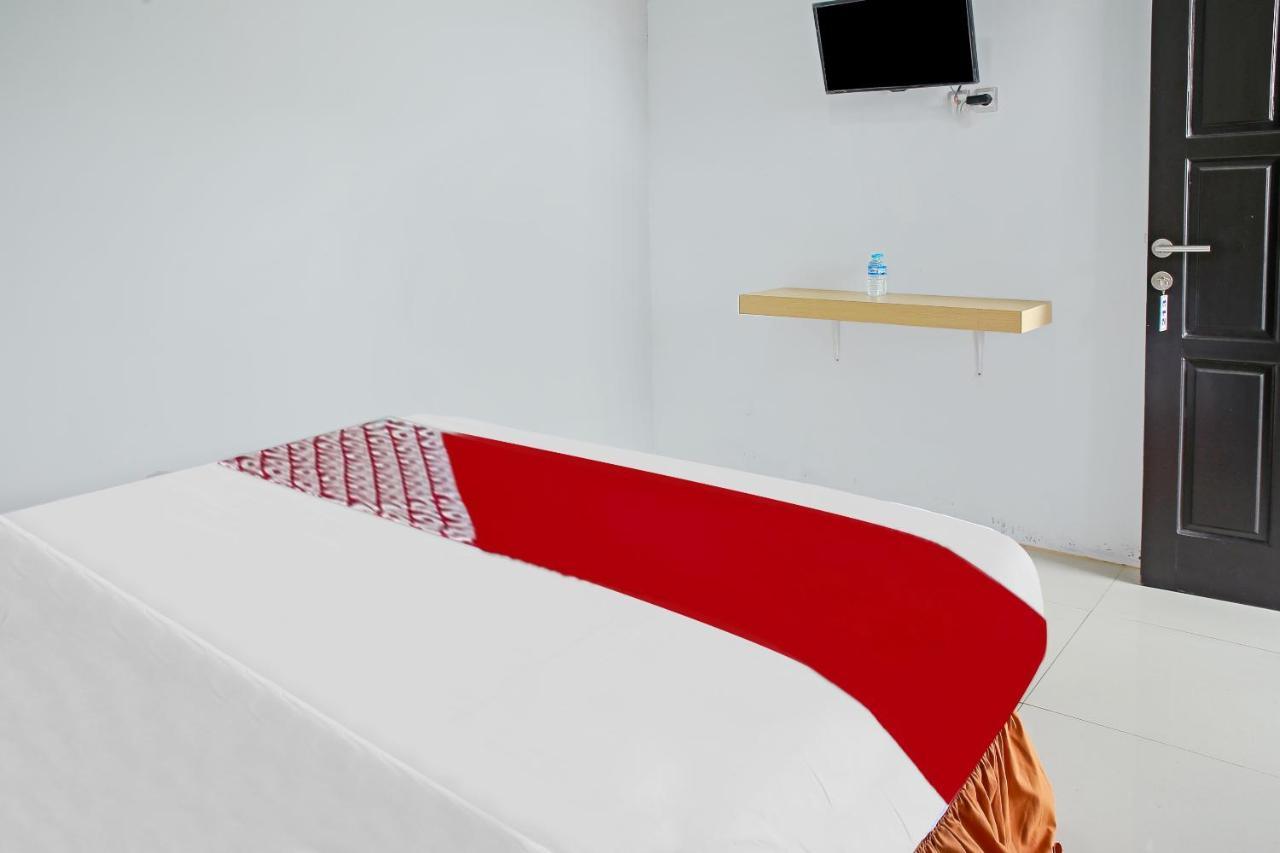 Oyo 90221 Makarim Guest House Syariah Pangkalanbuun Kültér fotó