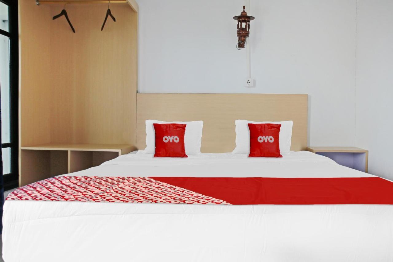 Oyo 90221 Makarim Guest House Syariah Pangkalanbuun Kültér fotó