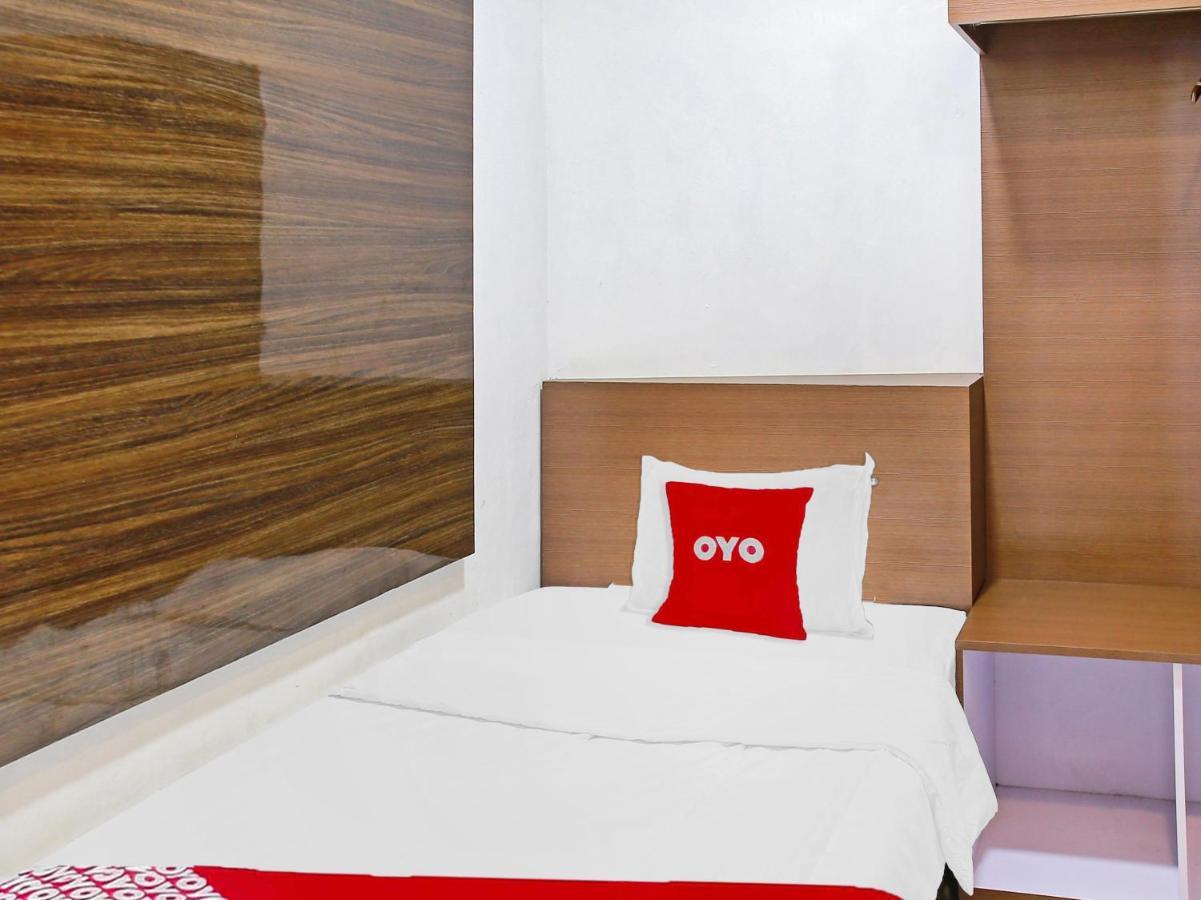 Oyo 90221 Makarim Guest House Syariah Pangkalanbuun Kültér fotó