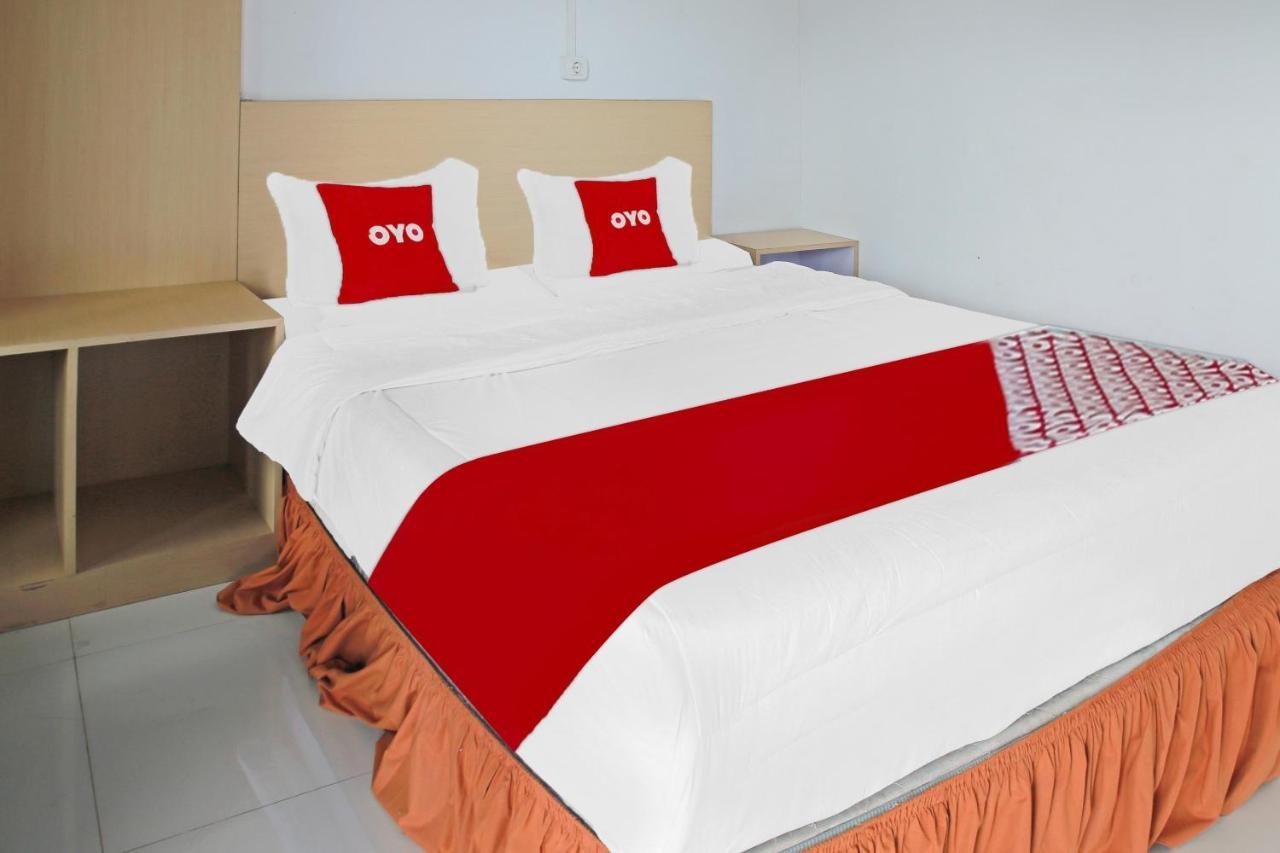 Oyo 90221 Makarim Guest House Syariah Pangkalanbuun Kültér fotó