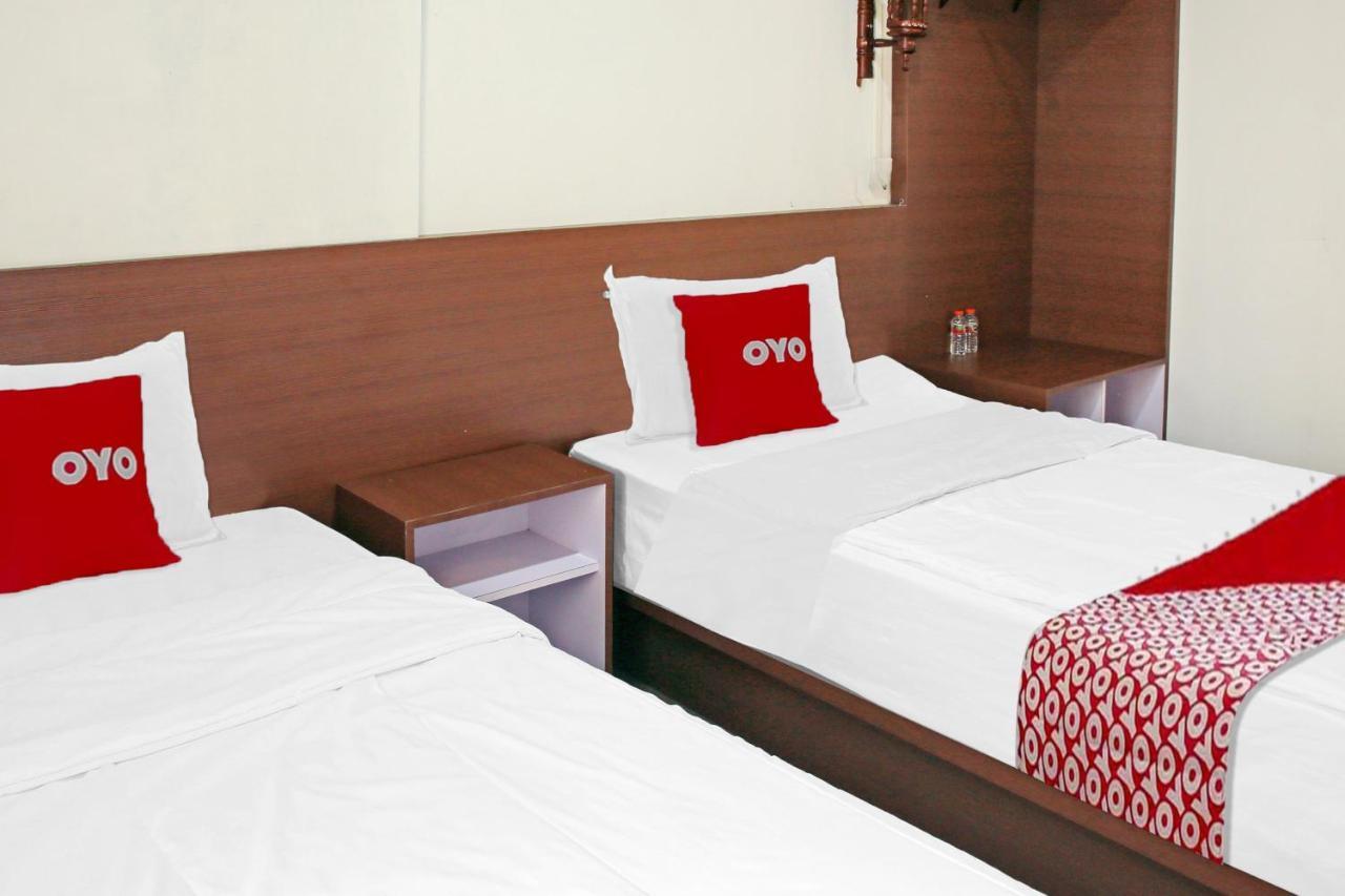 Oyo 90221 Makarim Guest House Syariah Pangkalanbuun Kültér fotó