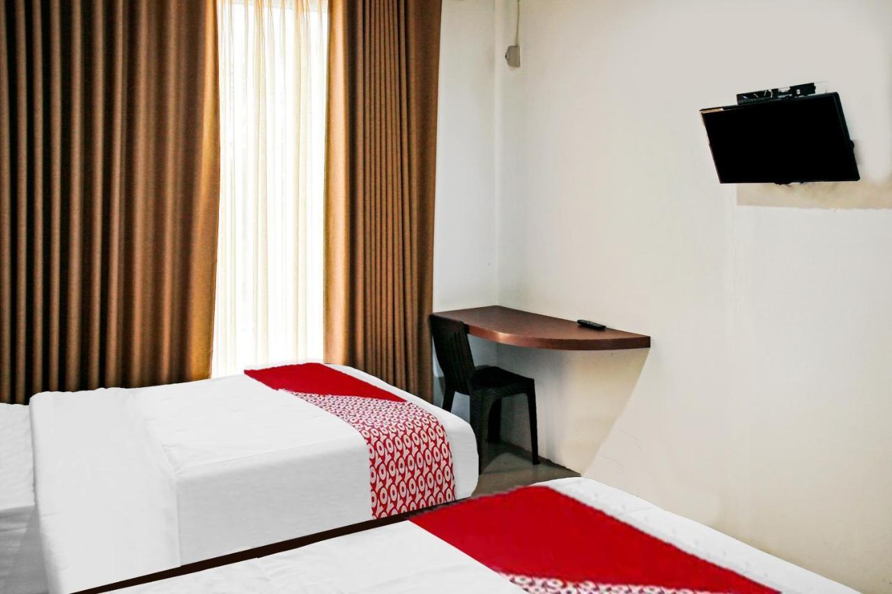 Oyo 90221 Makarim Guest House Syariah Pangkalanbuun Kültér fotó