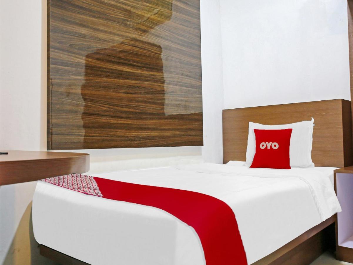 Oyo 90221 Makarim Guest House Syariah Pangkalanbuun Kültér fotó