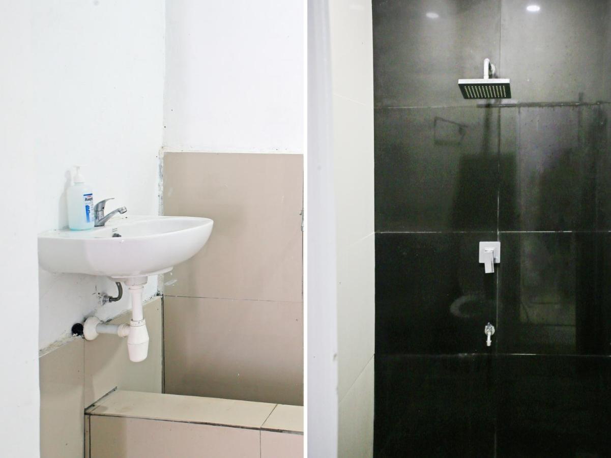 Oyo 90221 Makarim Guest House Syariah Pangkalanbuun Kültér fotó