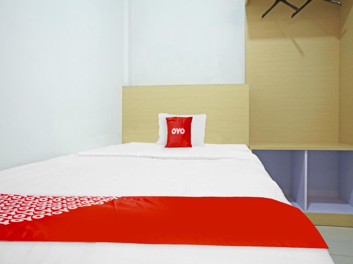 Oyo 90221 Makarim Guest House Syariah Pangkalanbuun Kültér fotó