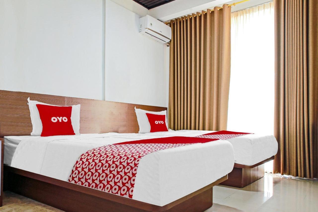 Oyo 90221 Makarim Guest House Syariah Pangkalanbuun Kültér fotó